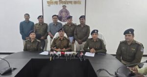 आज की खबरे आज हीआष्टा हैडलाइन,सफर कर रहे यात्री को बस से उतार कर उसके साथ 30 हजार नगद, मोबाईल लूटने वालो को मंडी पुलिस ने इंदौर से दबोचा,एसपी ने उक्त लूट का किया खुलासा