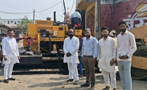 आज की खबरे आज ही….आष्टा हैडलाइनप्राचीन शंकर मंदिर मार्ग पर डामरीकारण कार्य प्रारम्भ,भोले के भक्तों को शंकर मन्दिर जाने आने में मिलेगी सुविधा