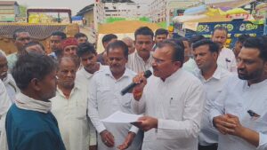 किसानों से किसान कांग्रेस ने मंडी में किया संवाद,जानी किसानों की समस्या