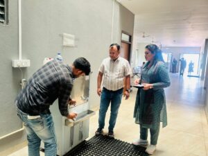 देश की नामी यूनिवर्सिटी वीआईटी में आखिर बार बार विद्यार्थी क्यो होते है बीमार,17 विद्यार्थियों की टायफाइड जांच रिपोर्ट आई पॉजिटिव,पूर्व की घटना से नही लिया सबक,अब फिर कई विद्यार्थी हुए बीमार,वीआईटी प्रशासन बना लापरवाह,आज खाद्य,पीएचई,स्वास्थ विभाग ने लिये 21 सैम्पल