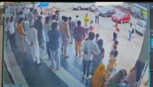 सिविल अस्पताल में पदस्थ डॉक्टर बीएल परमार के साथ दवा लेने आये लोगो ने की मारपीट,पुलिस को लिखित में अस्पताल से भेजी रिपोर्ट,पूरा मामला सीसीटीवी में हुआ कैद