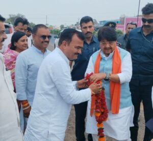 कैलाश विजयवर्गीय ने जीवनदायिनी मां पार्वती की पूजा-अर्चना कर चढ़ाई चुनरी,नवनिर्मित घाट की जमकर की सराहना