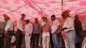 खबरो का संसार..आष्टा हैडलाइन,बाबा रामदेव जी के चल समारोह में शामिल हुए विधायक गोपालसिंह इंजीनियर,मीरपुरा से निकली भव्य शोभायात्रा में उमड़ा श्रद्धा का सैलाब,मंदिर परिसर में टीन शेड एवं चबूतरा निर्माण के लिए 5.50 लाख रुपये की घोषणा