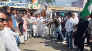 खबरो की खबर….आष्टा हैडलाइनआष्टा में वोट चोरी के खिलाफ कांग्रेस का प्रदर्शन,चुनाव आयुक्त ज्ञानेश कुमार का पुतला फूंका